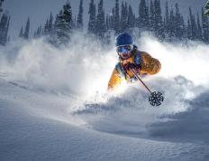 比赛局势复杂引爆全场！阿扎伦卡意外战胜勇士，全场沸腾不已